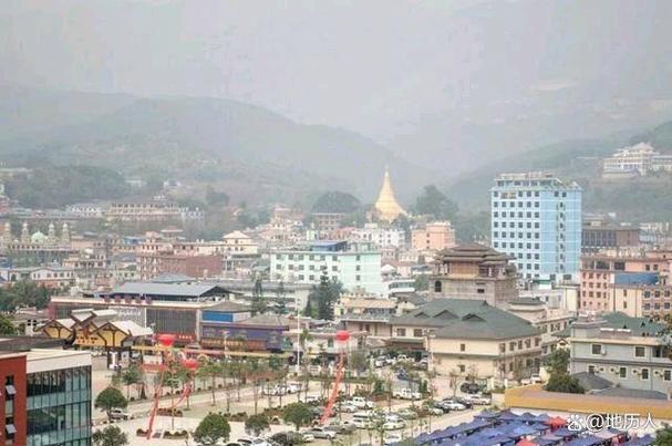 缅甸官员出行打伞/缅甸领导扣押 缅甸官员出行打伞/缅甸领导扣押