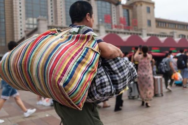 外出打工可以说是出行吗,外出打工还能出去吗 外出打工可以说是出行吗,外出打工还能出去吗