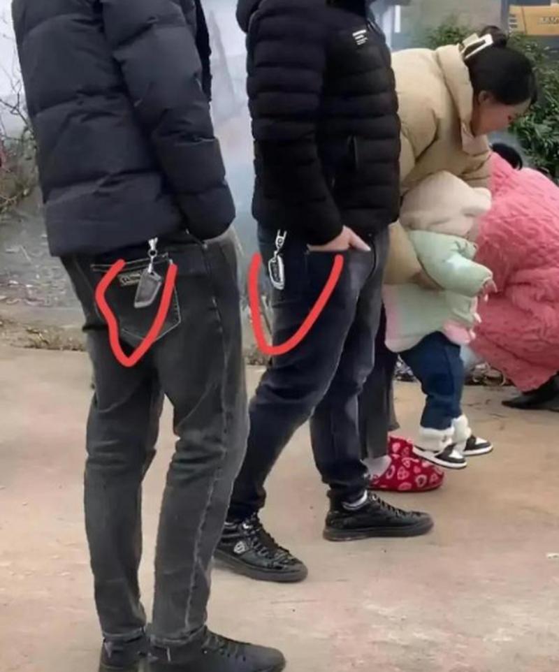 出行手机钥匙放哪/出行手机钥匙放哪个位置