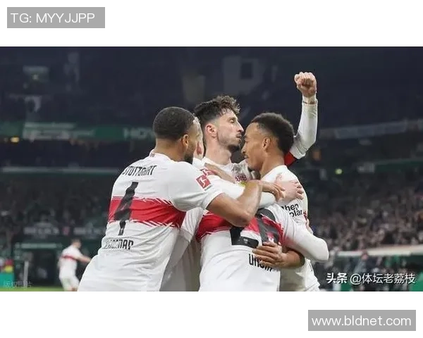 德甲惊现冷门巴黎圣日耳曼大胜里昂引发全场狂欢