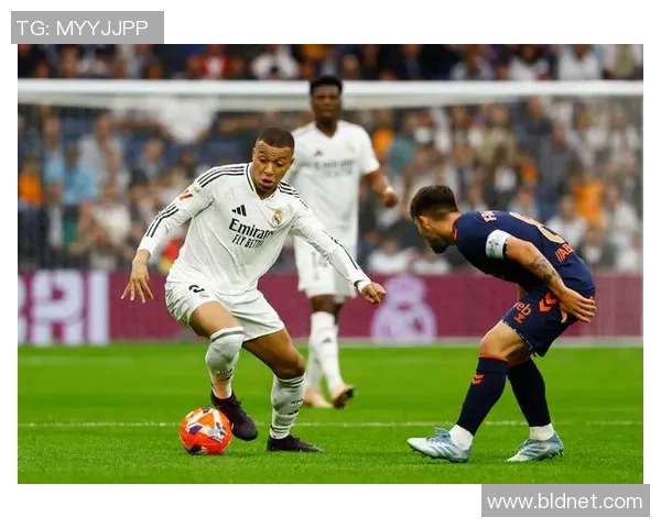 友谊赛精彩对决皇马与里昂战平点球大战引发全场热烈反响