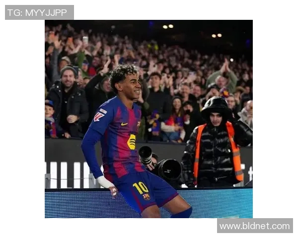 西甲激战：尤文图斯大胜马竞3-0全场沸腾瞬间回顾