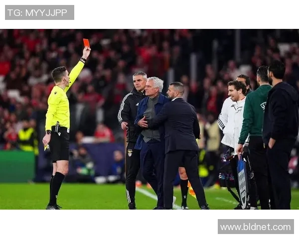 西甲激战：本菲卡与巴黎圣日耳曼战成平局补时进球引发全场狂欢