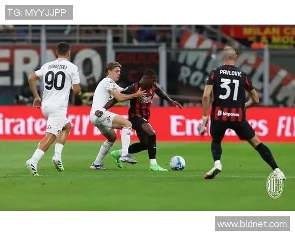 西甲赛场惊现冷门AC米兰狂胜多特蒙德6比2引发热议